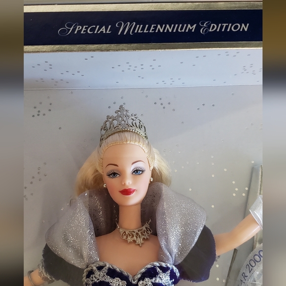 2000 Millennium Barbie - Picture 6 of 16